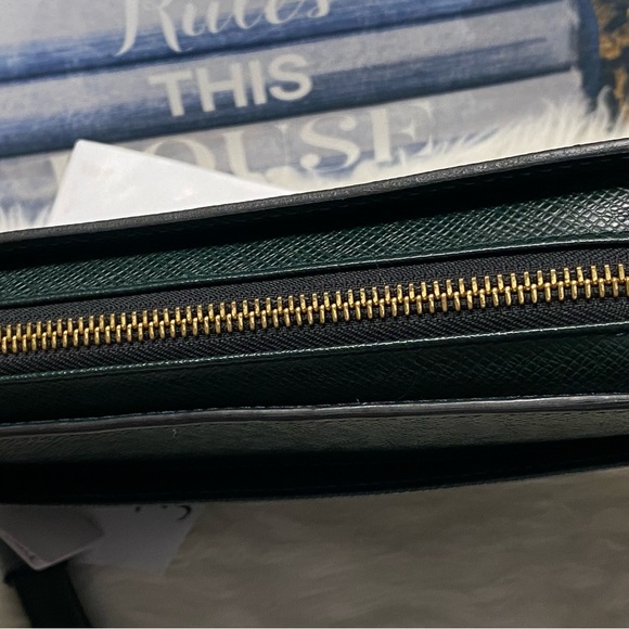 💕💕💕SOLD💕💕💕
🤩🤩🤩ORSAY TAUGA GREEN CLUTCH🤩🤩🤩 - Picture 10 of 16